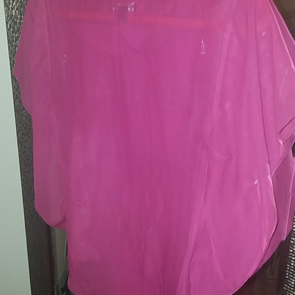 Fun top, EUC - Picture 3 of 4